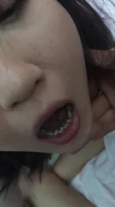 吞精少妇 心甘情愿把所有精液都吞了 操起来真爽