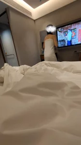 太原白嫩少妇又来找我开房，差点被发现