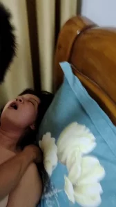 夫人被单男操喷水了我在旁边看着好兴奋