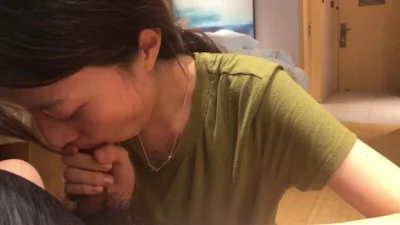 直接蹲下来含住！